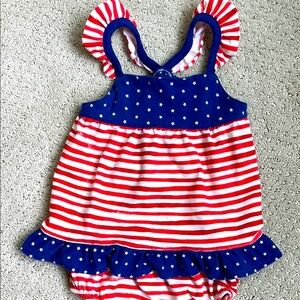 🇺🇸 two piece outfit set American flag 
Red, White, and Blue Striped Baby